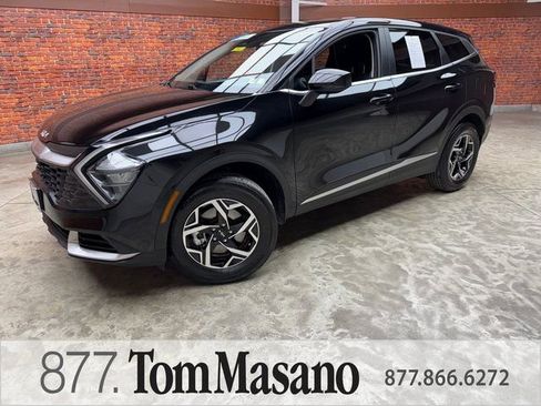 Used 2023 Kia Sportage LX image 1