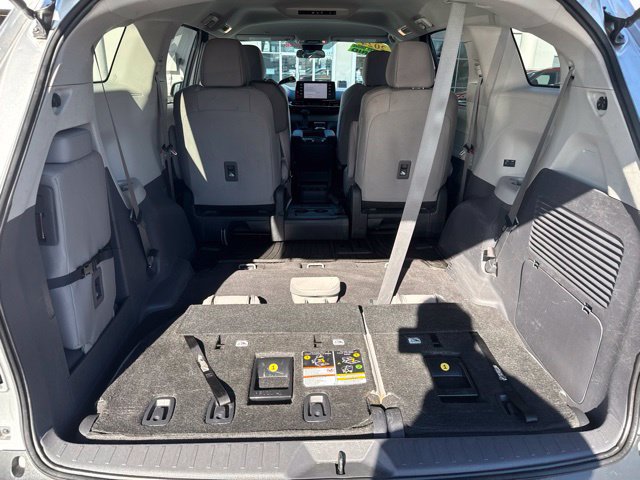 Used 2024 Toyota Sienna LE AWD/4WD image 14