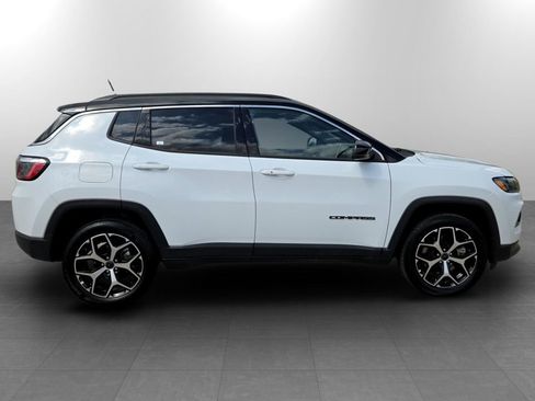 Used 2025 Jeep Compass Limited AWD/4WD image 4