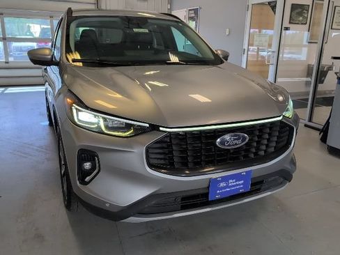 Certified 2023 Ford Escape Platinum AWD/4WD image 35