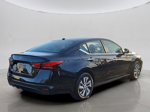 Certified 2025 Nissan Altima 2.5 S image 3