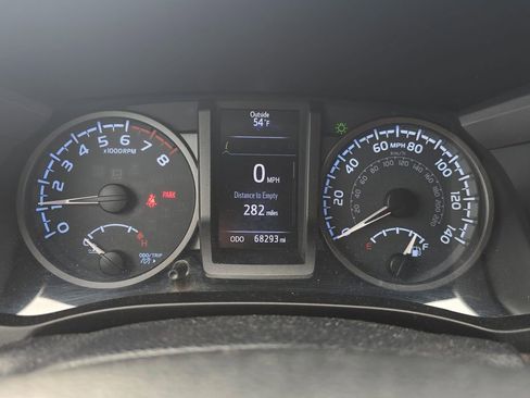 Used 2017 Toyota Tacoma TRD Off-Road w/ Tow Package image 26