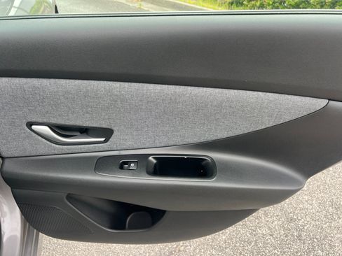 Certified 2023 Hyundai Elantra Limited FWD image 17