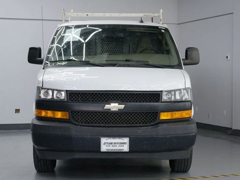 Used 2018 Chevrolet Express 3500 image 3