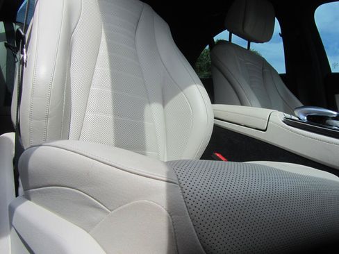 Used 2017 Mercedes-Benz E 300 image 22