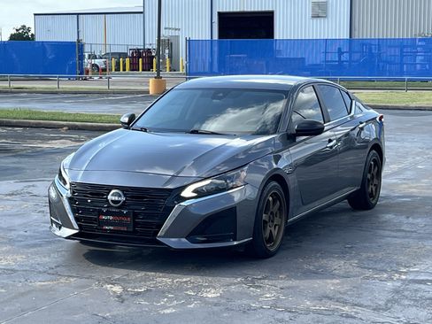 Used 2025 Nissan Altima 2.5 S FWD image 3