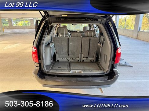 Used 2006 Chrysler Town & Country Touring w/ Trailer Tow Prep Group FWD image 26