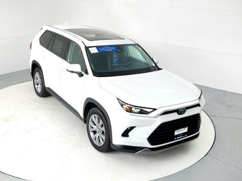 Certified 2025 Toyota Grand Highlander FWD image 13