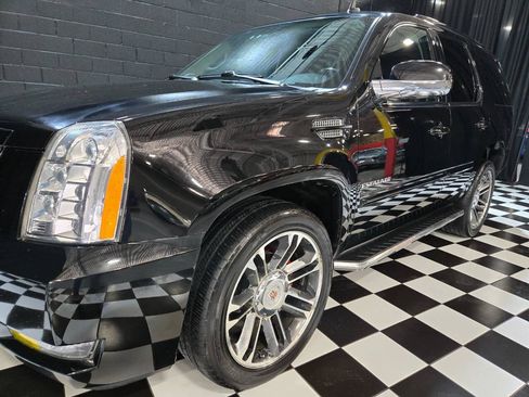 Used 2013 Cadillac Escalade Premium image 14