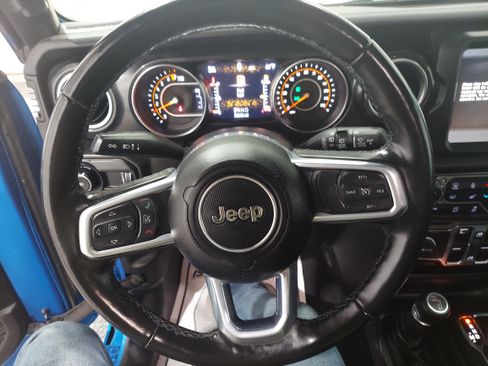Used 2023 Jeep Wrangler Unlimited Sahara AWD/4WD image 9