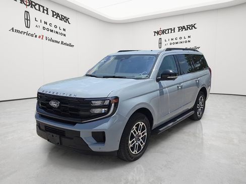 Used 2025 Ford Expedition Active RWD image 1