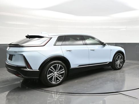 Certified 2024 Cadillac Lyriq Luxury AWD/4WD image 7