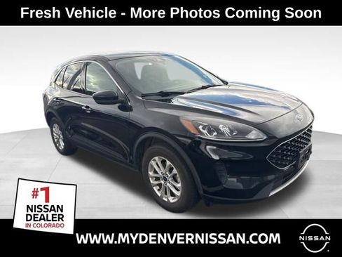 Used 2020 Ford Escape SE image 1