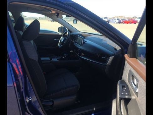 Used 2021 Nissan Rogue SV image 27
