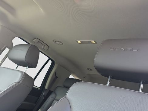 Used 2018 GMC Yukon Denali AWD/4WD image 8