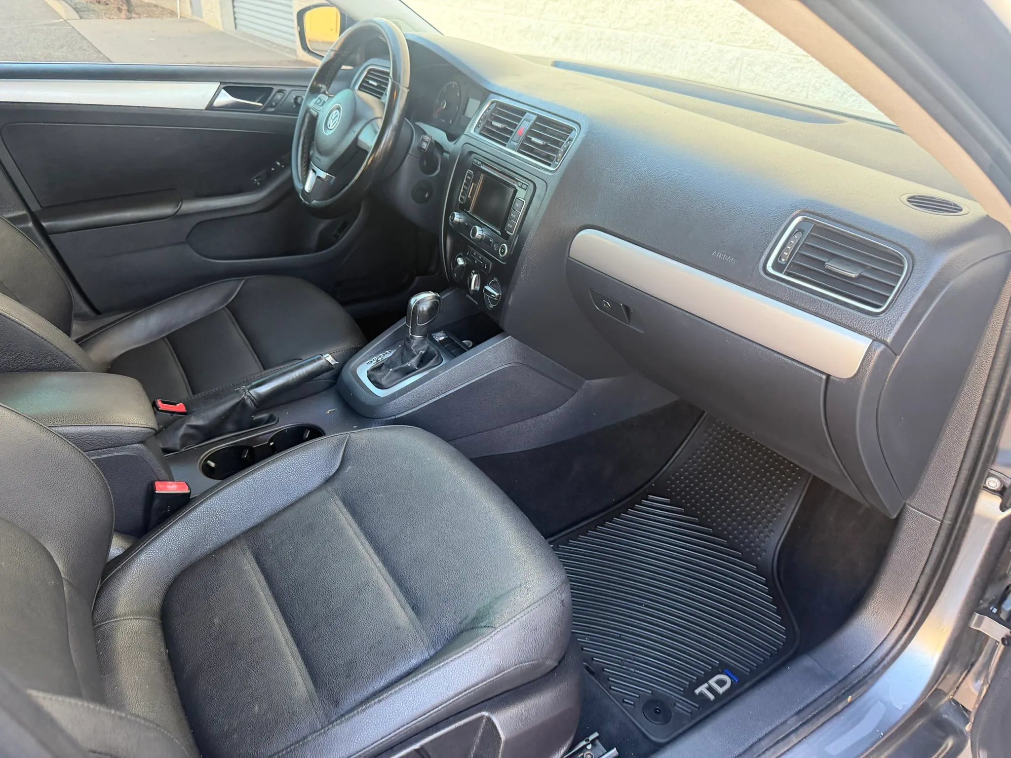 Used 2011 Volkswagen Jetta TDI FWD image 11