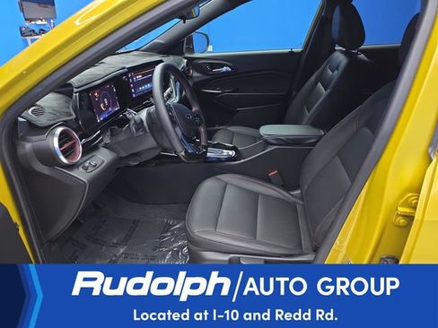 Used 2025 Chevrolet Trax RS w/ Sunroof Package FWD image 9