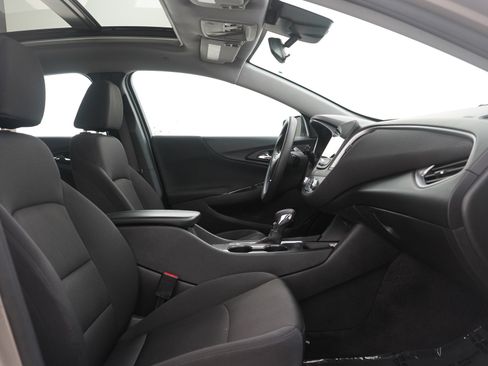 Used 2024 Chevrolet Malibu LT image 11