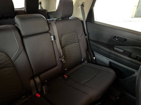 Used 2025 Nissan Pathfinder SV FWD image 40