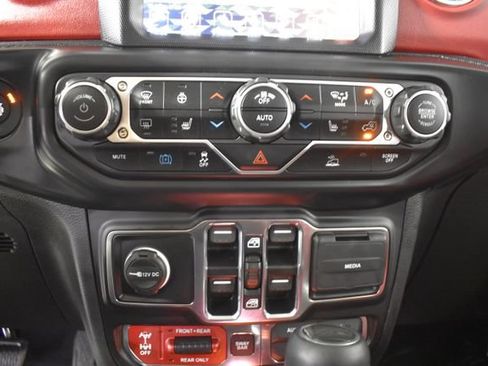 Used 2023 Jeep Wrangler Unlimited Rubicon 4xe AWD/4WD image 28