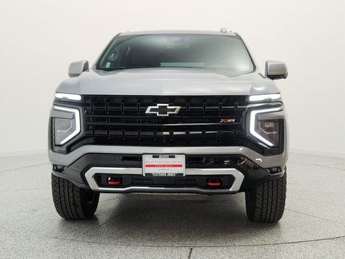 Used 2025 Chevrolet Suburban Z71 AWD/4WD image 2