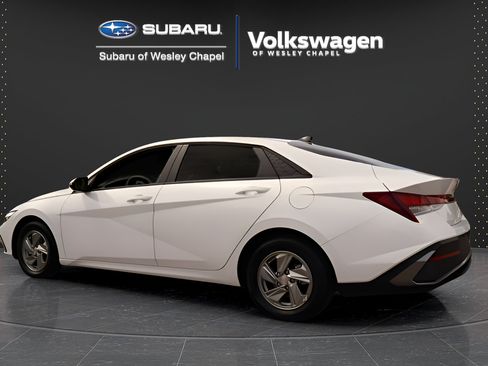 Used 2025 Hyundai Elantra SE FWD image 5