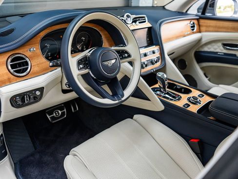 Certified 2023 Bentley Bentayga AWD/4WD image 30