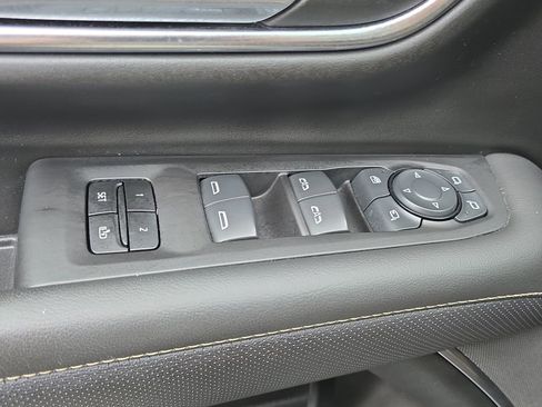 Certified 2024 GMC Yukon SLT w/ SLT Luxury Package AWD/4WD image 31
