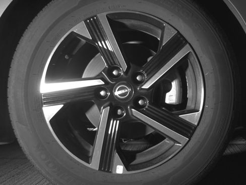 Used 2025 Nissan Sentra SV FWD image 13