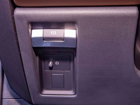 New 2025 Land Rover Defender 110 X image 11