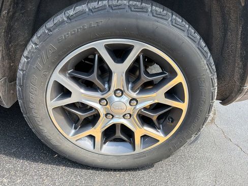 Used 2019 Jeep Grand Cherokee Limited AWD/4WD image 7