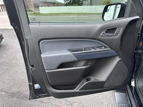 Used 2017 Chevrolet Colorado Z71 AWD/4WD image 19