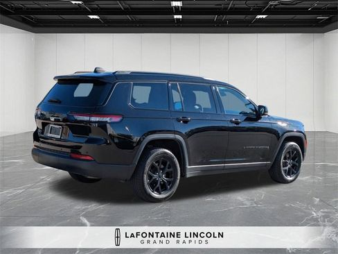 Used 2024 Jeep Grand Cherokee L Laredo image 5