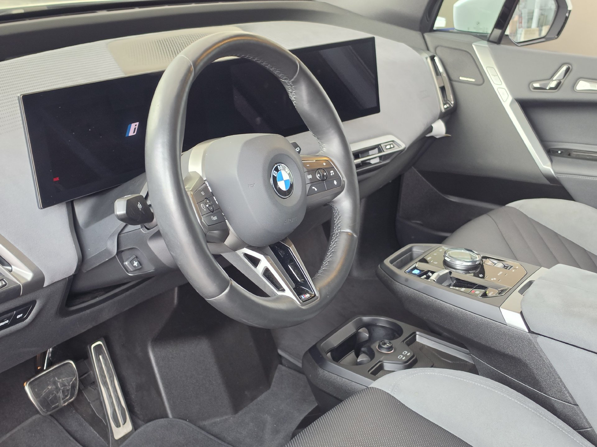 Used 2026 BMW iX xDrive45 AWD/4WD image 2