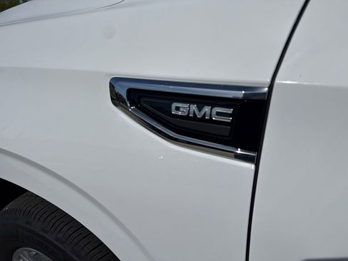 Certified 2023 GMC Yukon SLT w/ SLT Premium Package AWD/4WD image 37