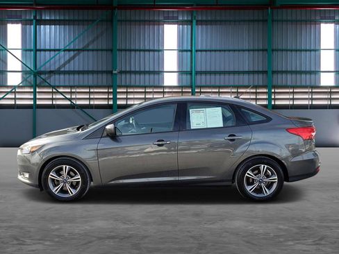 Used 2018 Ford Focus SE w/ SE Appearance Package image 2
