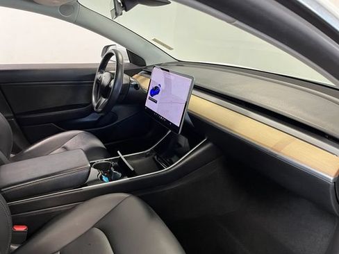 Used 2018 Tesla Model 3 Long Range RWD image 11