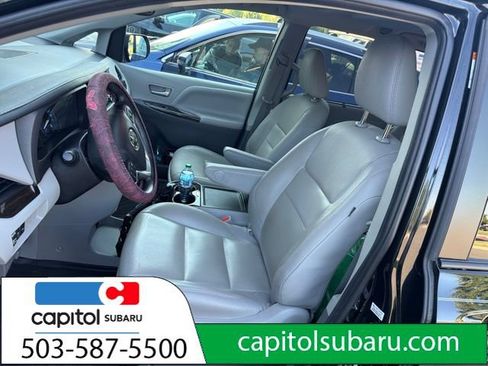 Used 2020 Toyota Sienna XLE Premium FWD image 11