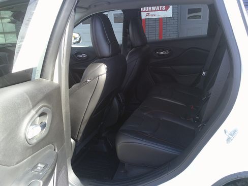 Used 2021 Jeep Cherokee Trailhawk w/ Premium Leather Package image 19