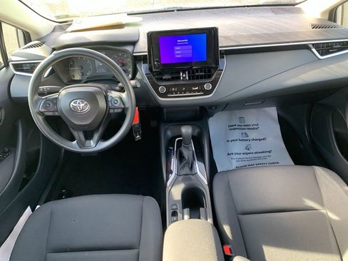 Used 2025 Toyota Corolla LE image 17