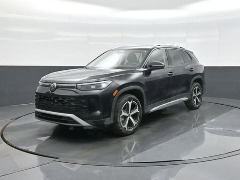 New 2026 Volkswagen Tiguan SE AWD/4WD image 3