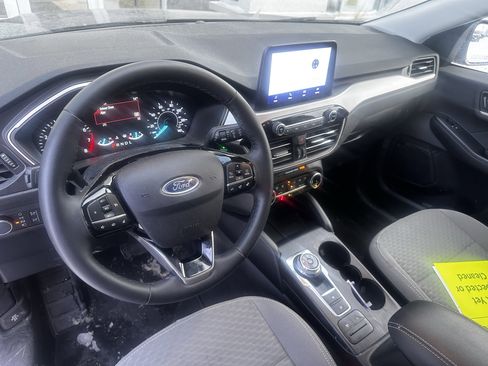 Used 2022 Ford Escape SE w/ Cold Weather Package image 4