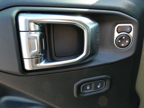 Used 2025 Jeep Wrangler Unlimited Sport AWD/4WD image 24