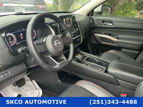 Used 2025 Nissan Pathfinder Platinum FWD image 20
