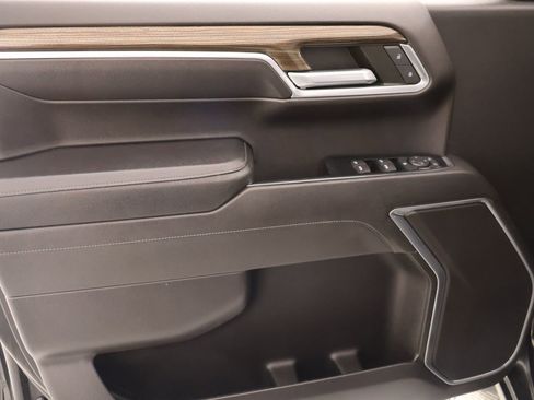 Used 2022 Chevrolet Silverado 1500 LT w/ Z71 Off-Road Package image 16