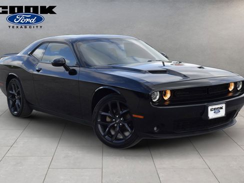 Used 2022 Dodge Challenger SXT w/ Blacktop Package RWD image 2