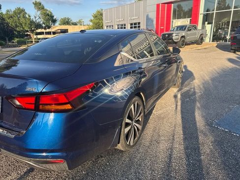 Certified 2022 Nissan Altima 2.5 SR FWD image 3