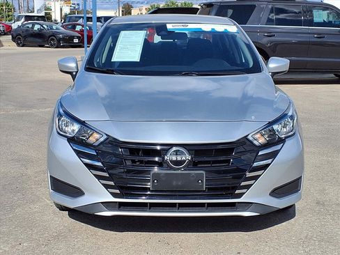 Used 2023 Nissan Versa SV image 2