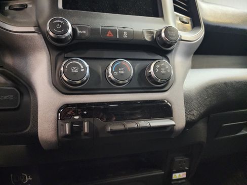 Used 2024 RAM 3500 Tradesman w/ Chrome Appearance Group AWD/4WD image 10