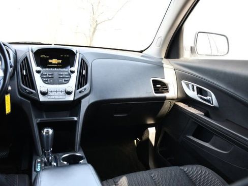 Used 2017 Chevrolet Equinox LT w/ Convenience Package image 16